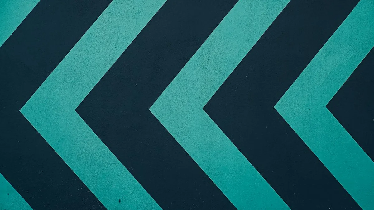 Quelle est la différence entre un motif pointe de hongrie et chevrons